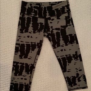 ALO Yoga Women's Airbrush Capri Legging - S